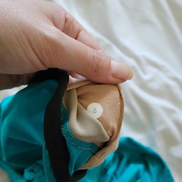 Lululemon tank top size 8 - Picture 3 of 3